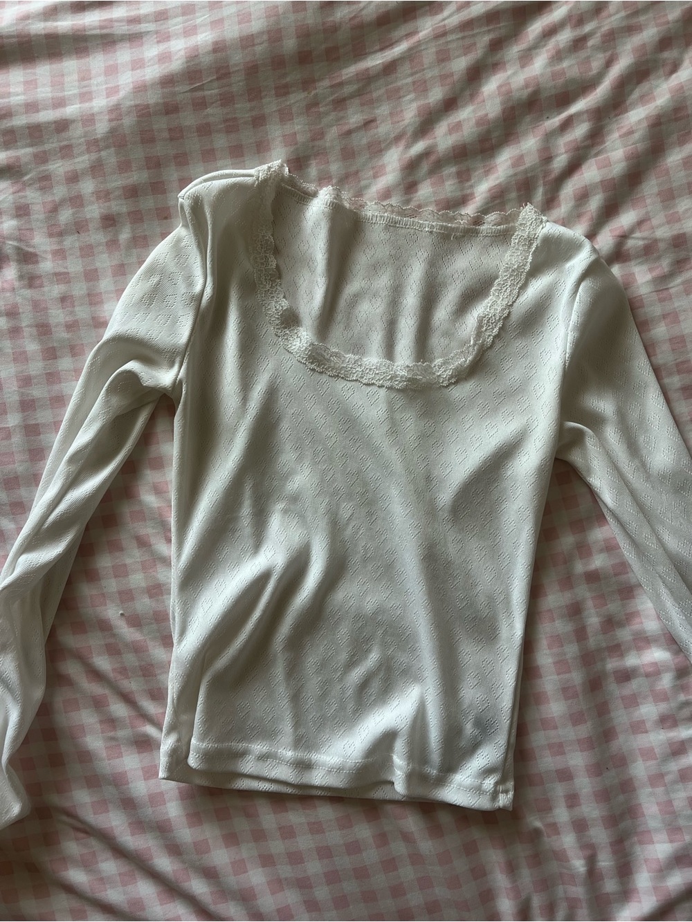 EYELET TOP